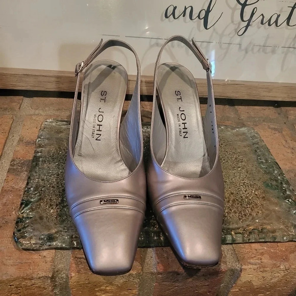 St. John Silver Pumps Heels Made in Italy - Picture 2 of 16